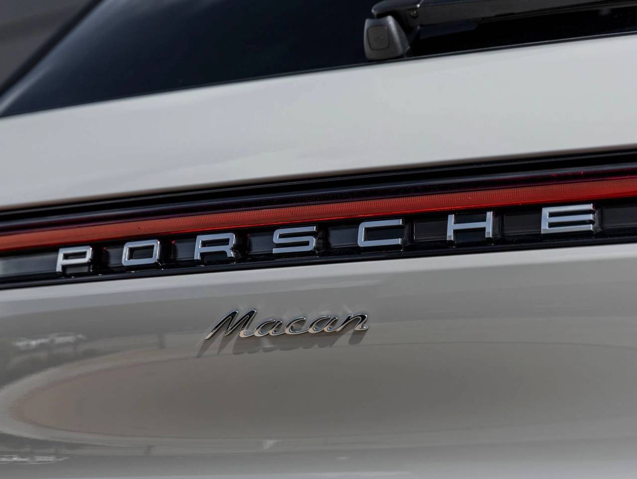 2025 Porsche Macan Base