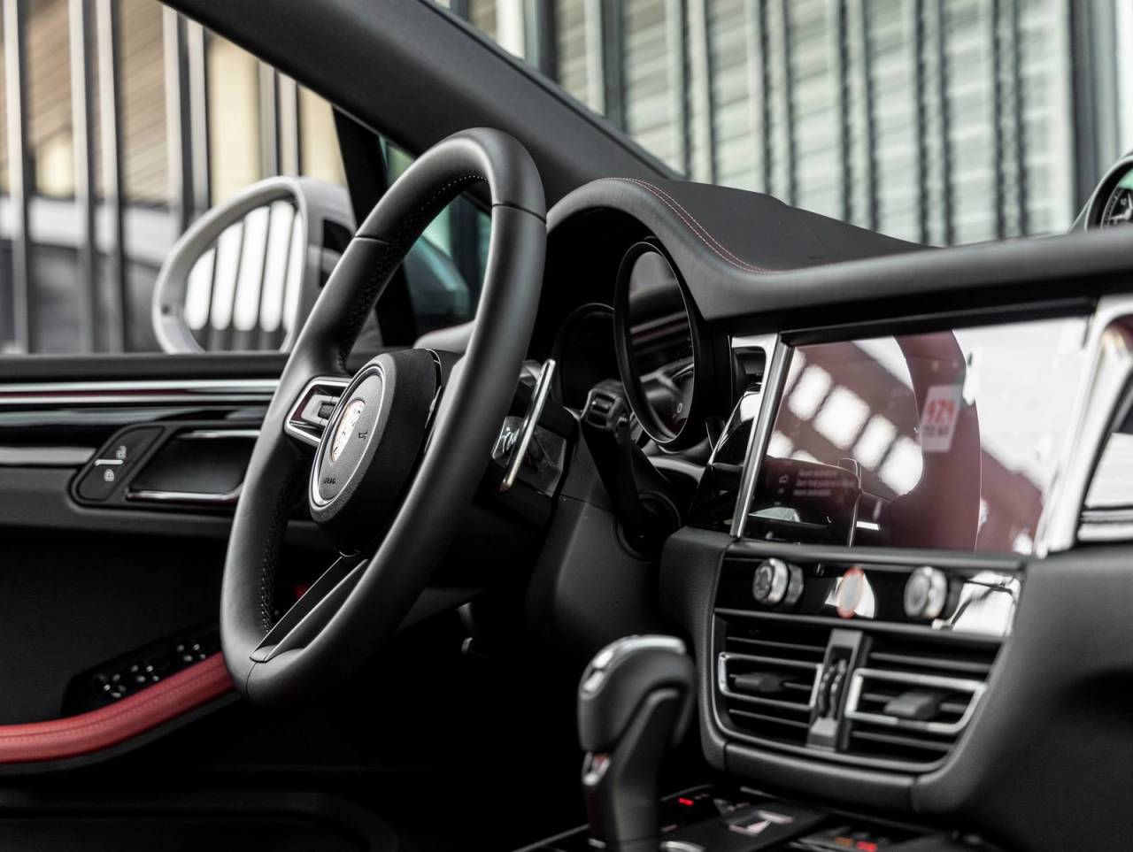 2025 Porsche Macan Base