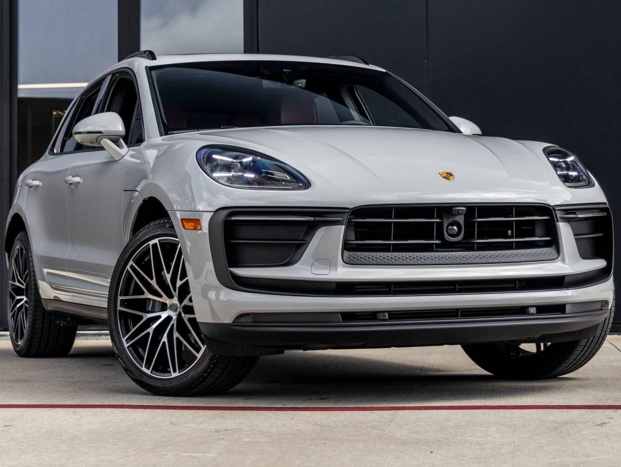 2025 Porsche Macan Base