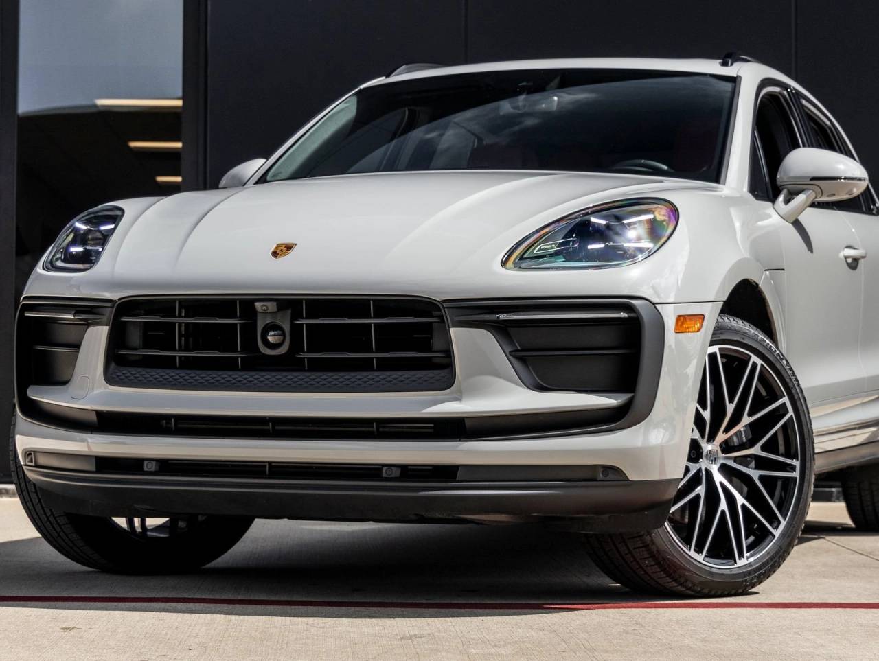 2025 Porsche Macan Base