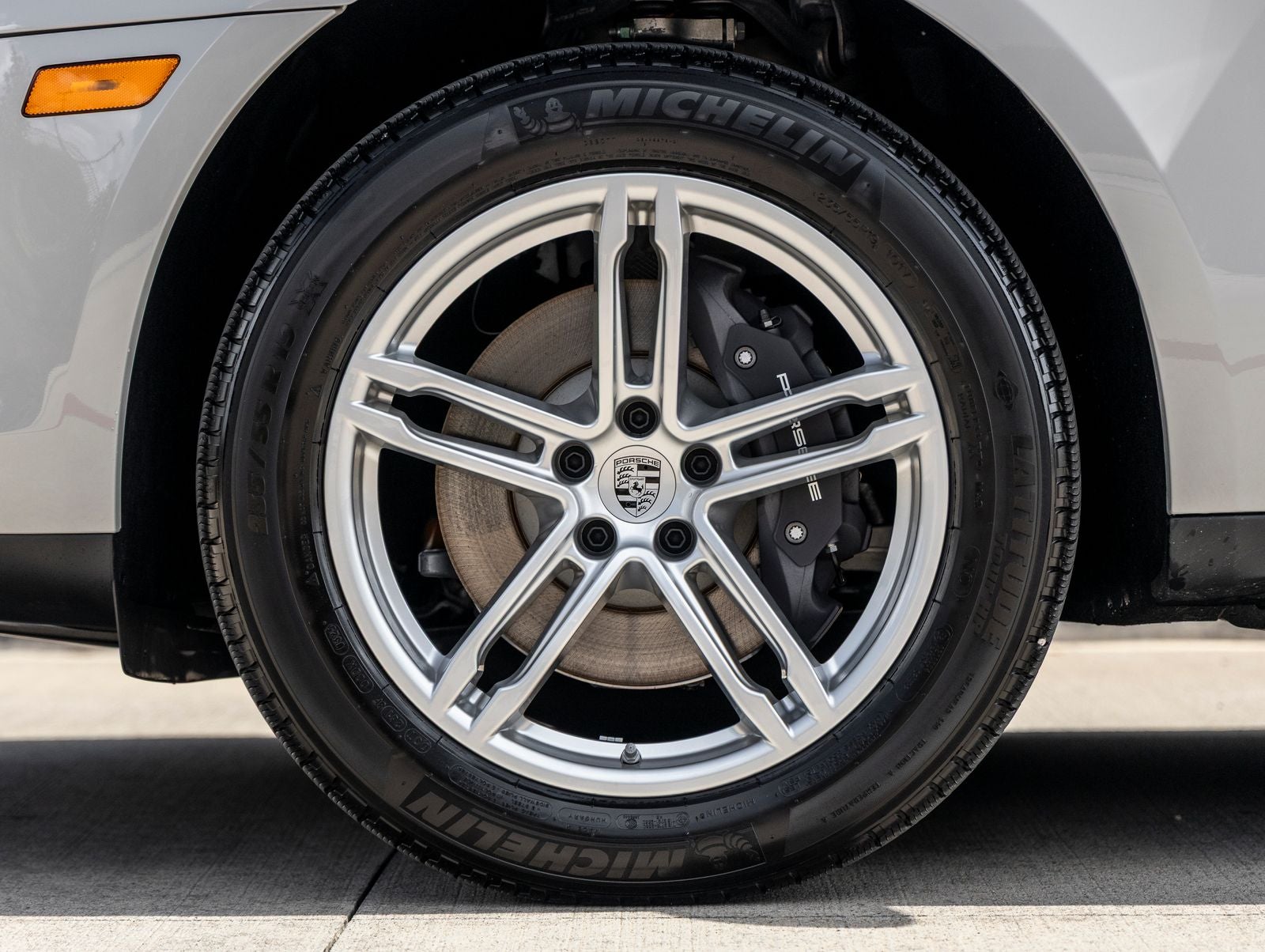 2025 Porsche Macan AWD