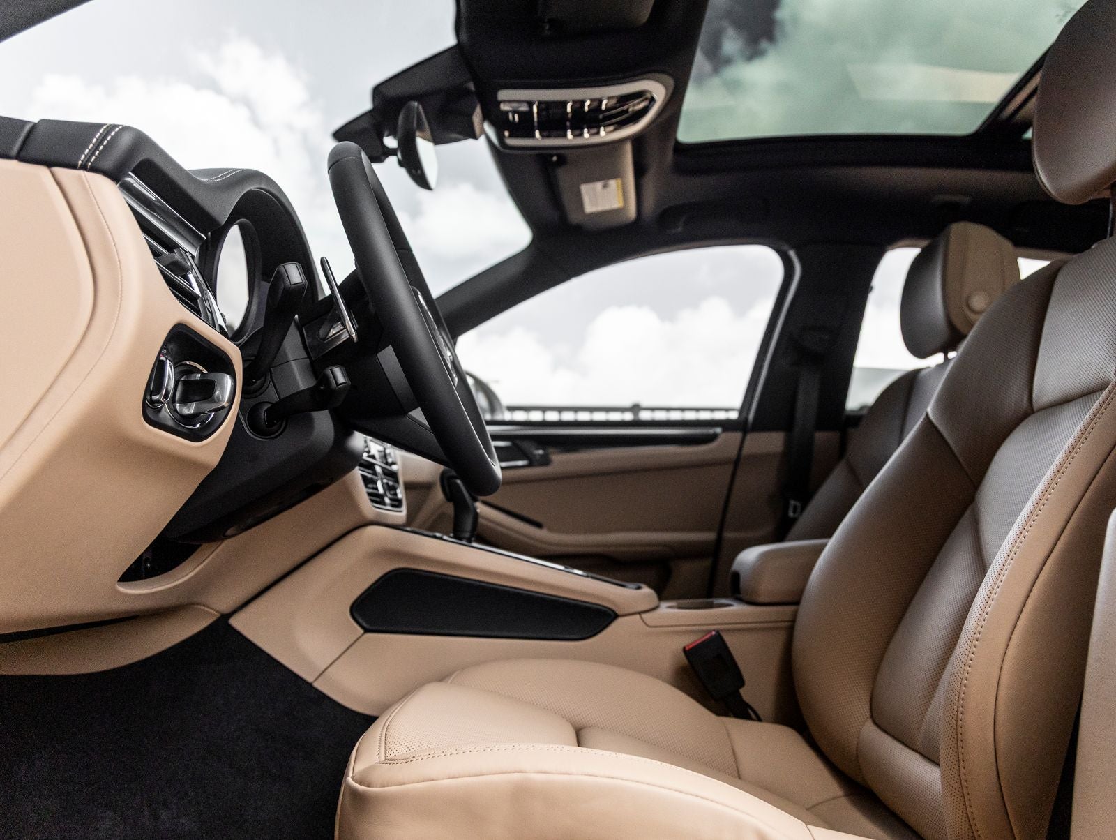 2025 Porsche Macan AWD