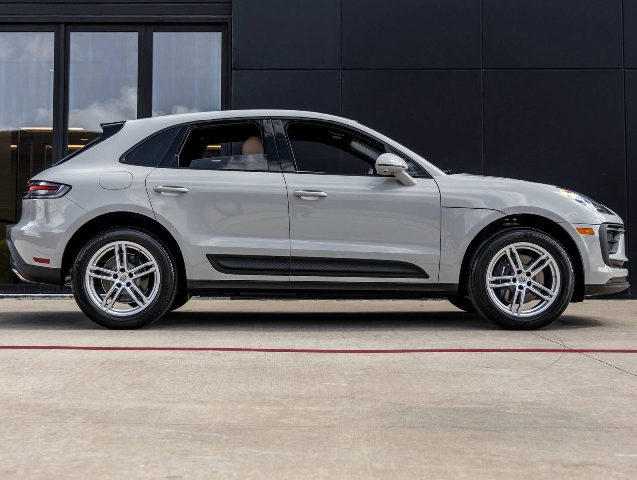 2025 Porsche Macan AWD