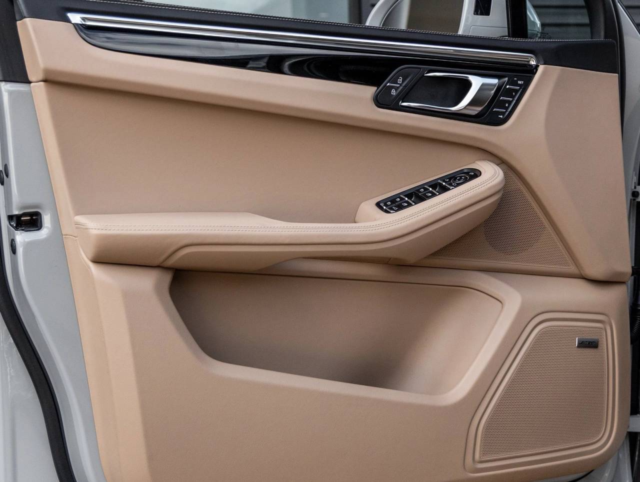 2025 Porsche Macan AWD