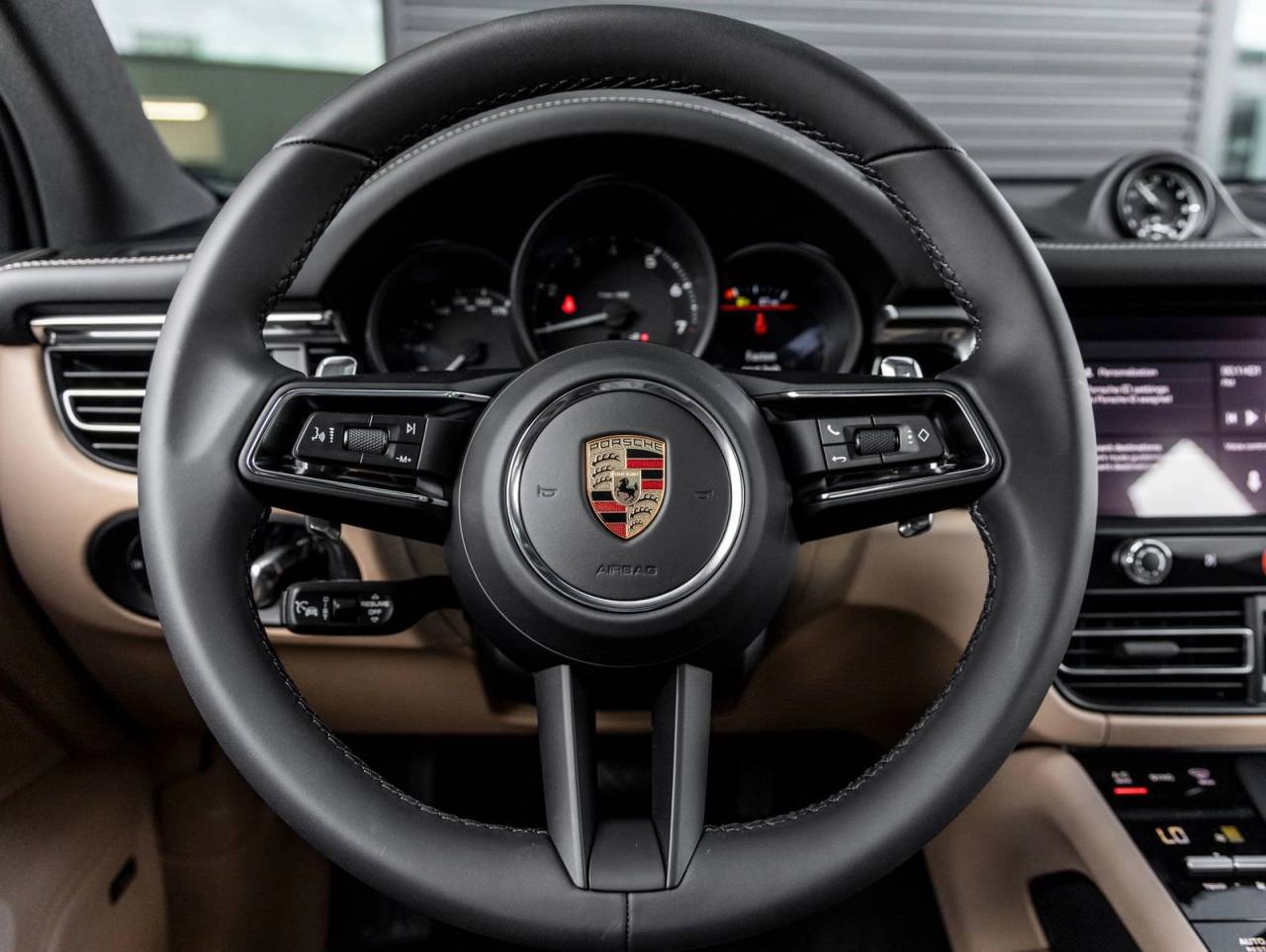 2025 Porsche Macan AWD