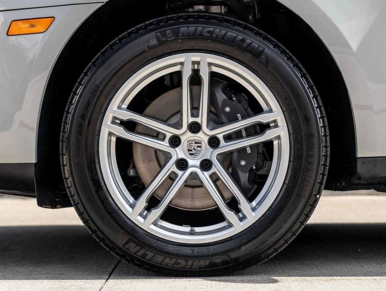 2025 Porsche Macan AWD