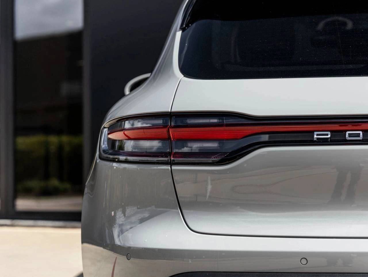 2025 Porsche Macan AWD