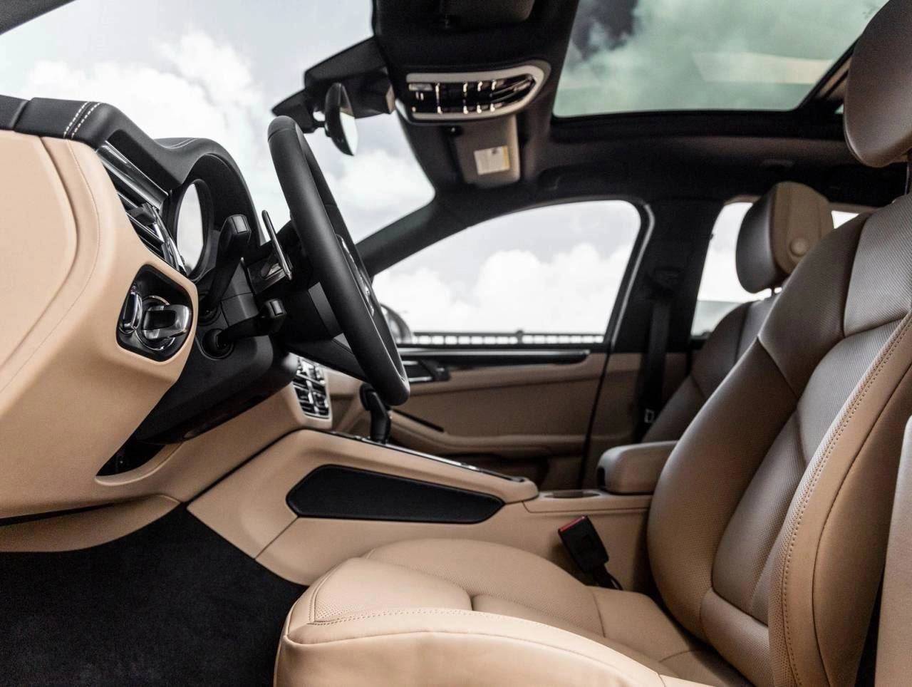 2025 Porsche Macan AWD