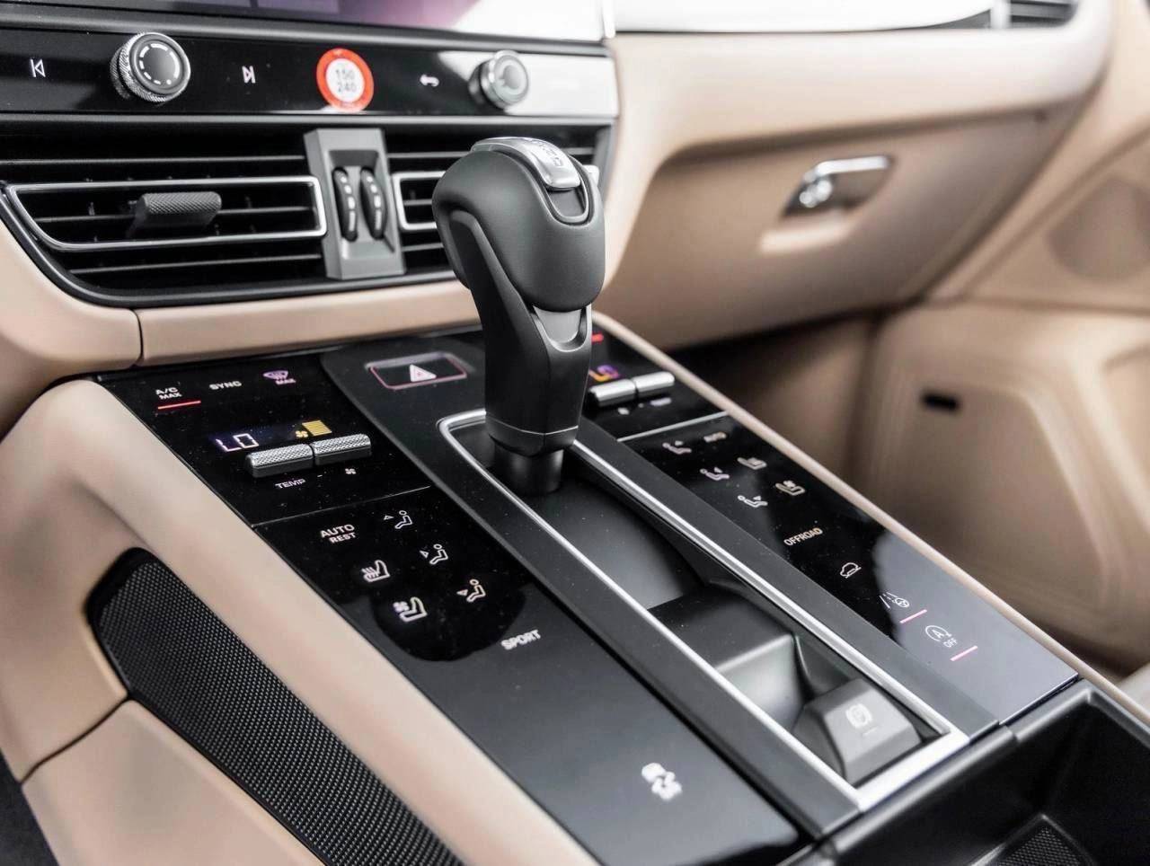2025 Porsche Macan AWD