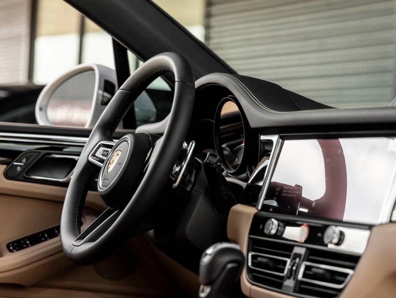 2025 Porsche Macan AWD