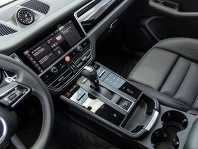 2026 Porsche Macan AWD