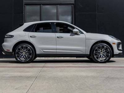 2026 Porsche Macan Base