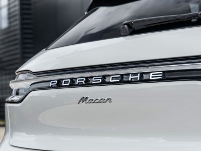 2026 Porsche Macan Base