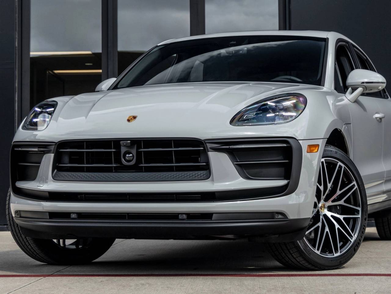 2026 Porsche Macan Base