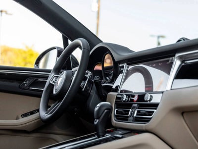 2026 Porsche Macan AWD