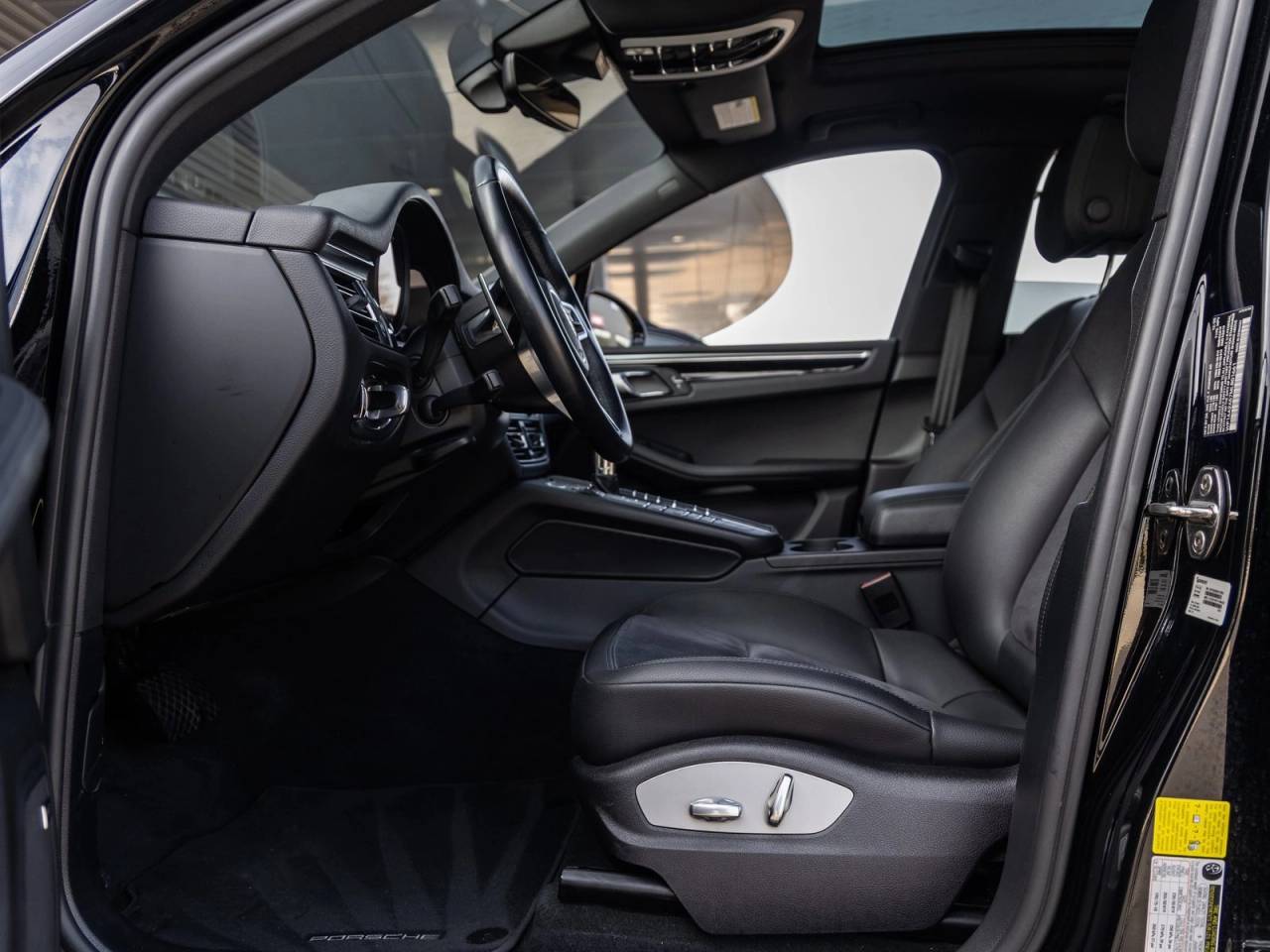 2021 Porsche Macan Macan