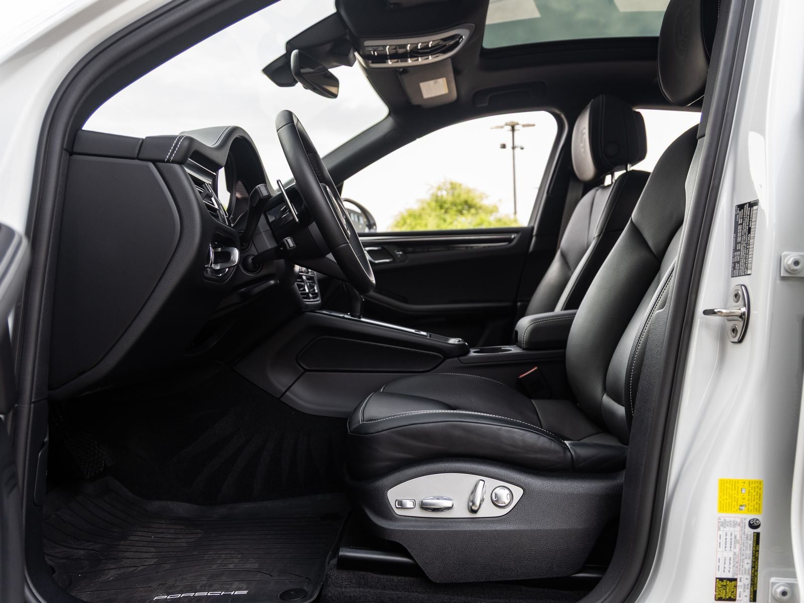 2023 Porsche Macan T