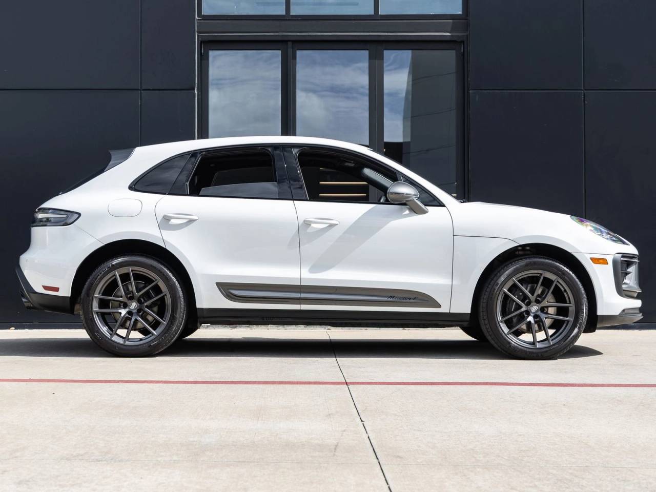 2023 Porsche Macan T