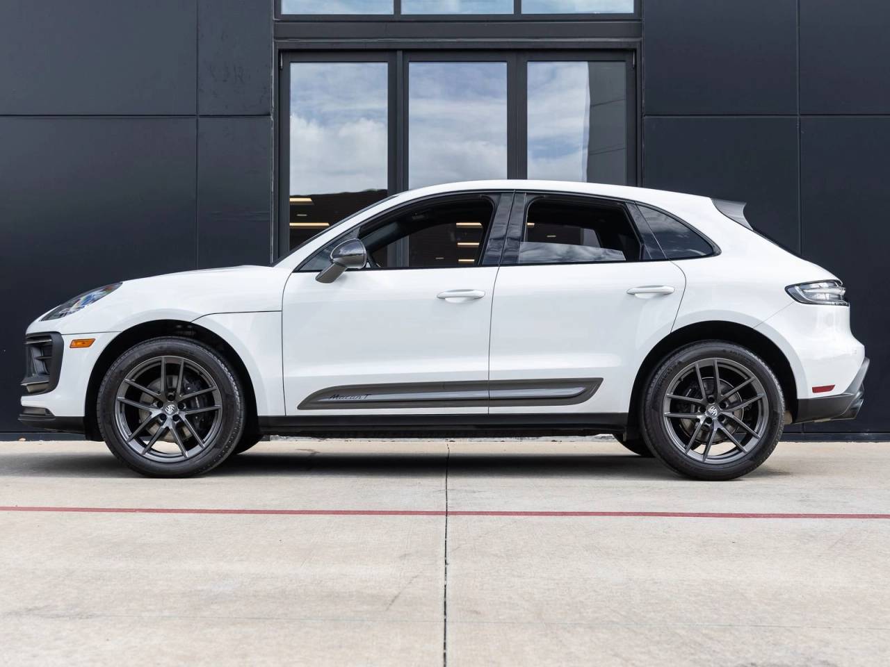 2023 Porsche Macan T