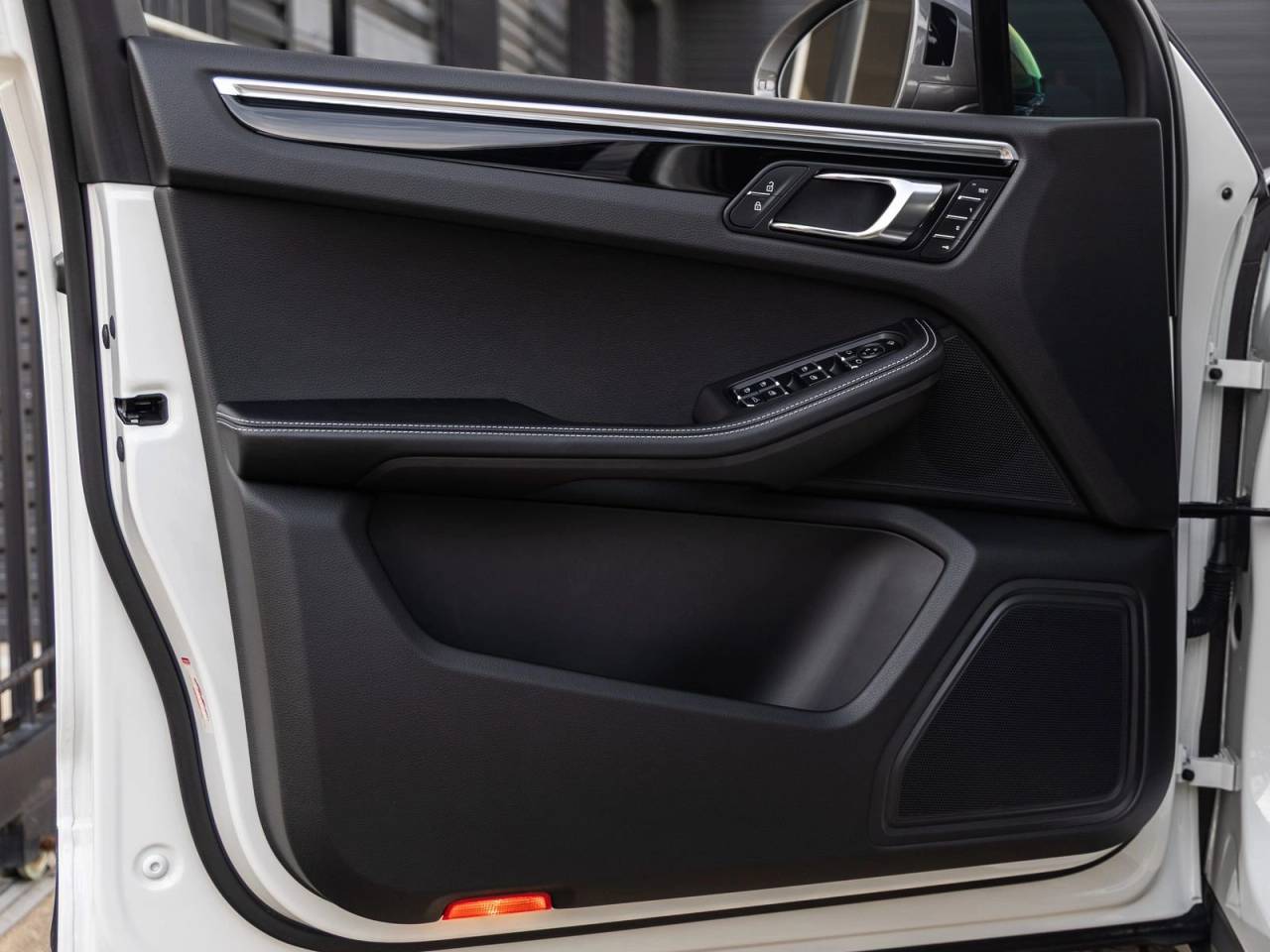 2023 Porsche Macan T