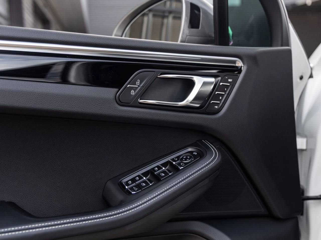 2023 Porsche Macan T