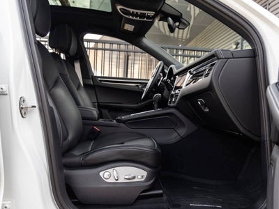 2023 Porsche Macan T