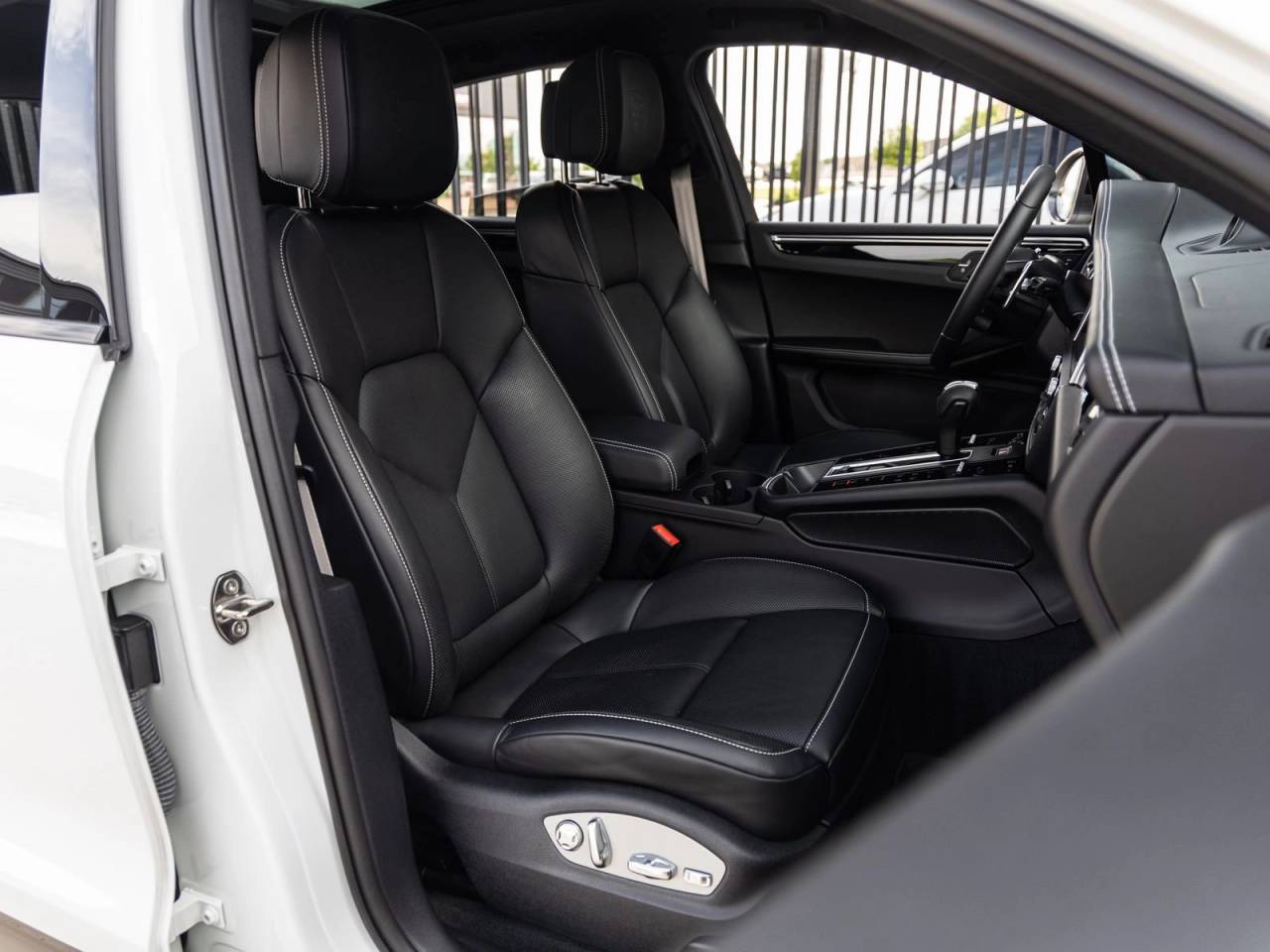 2023 Porsche Macan T