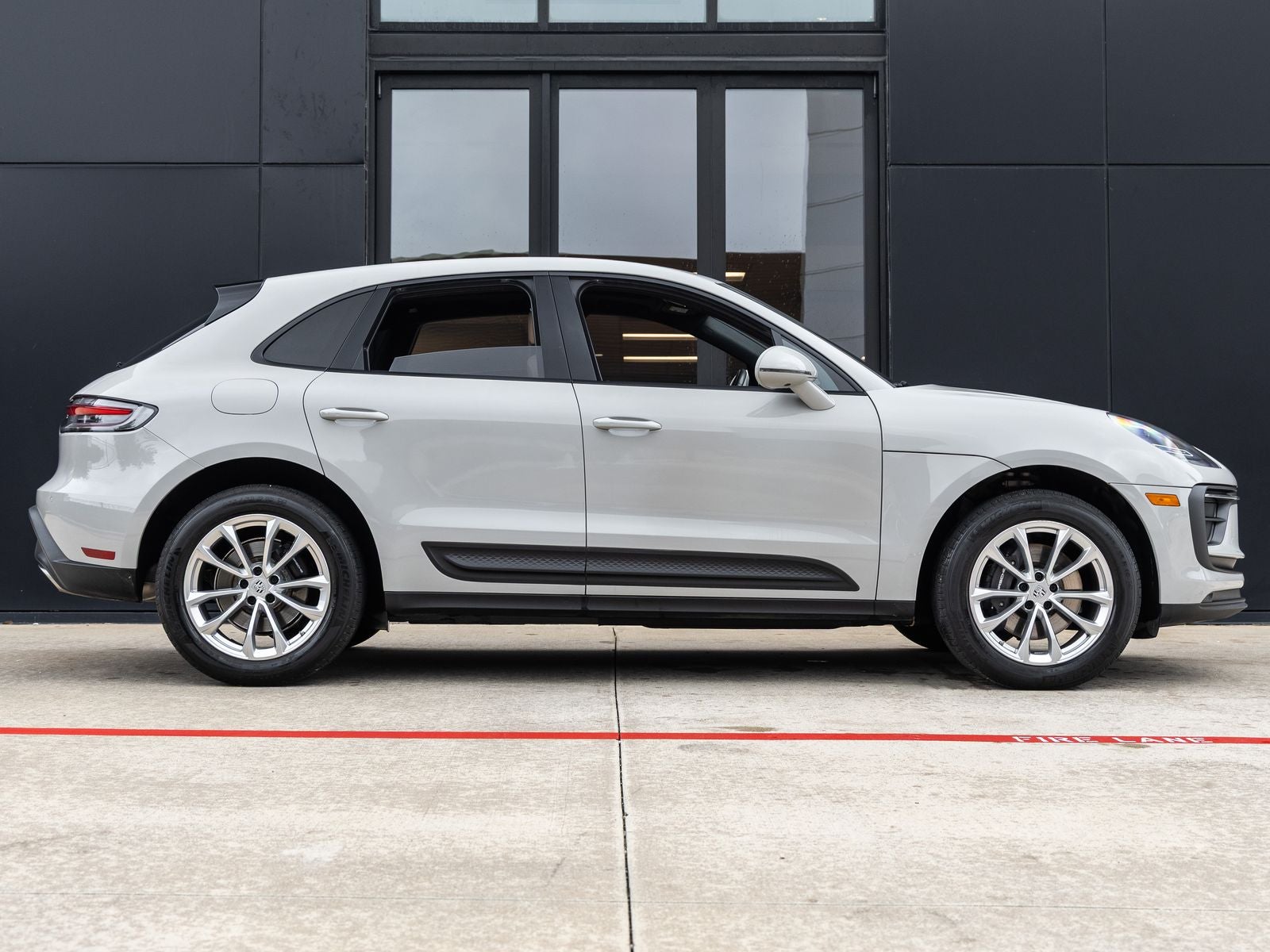 2023 Porsche Macan Macan (MY23)