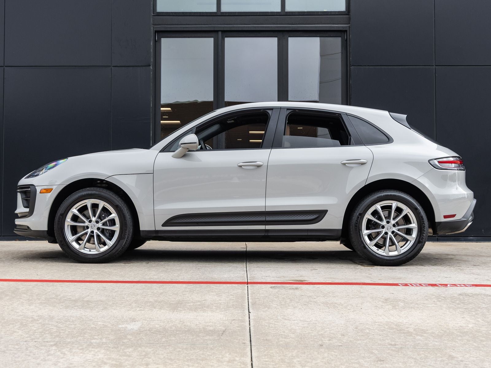2023 Porsche Macan Macan (MY23)