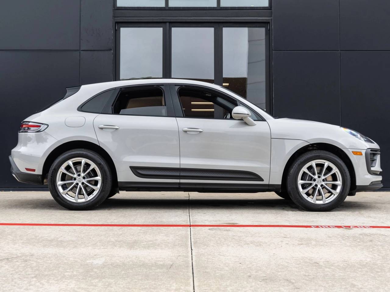2023 Porsche Macan Macan (MY23)