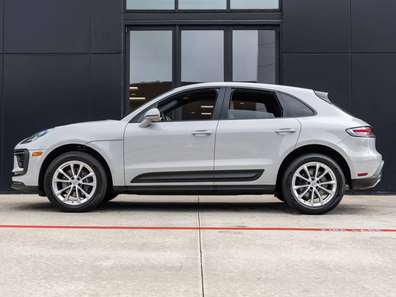 2023 Porsche Macan Macan (MY23)