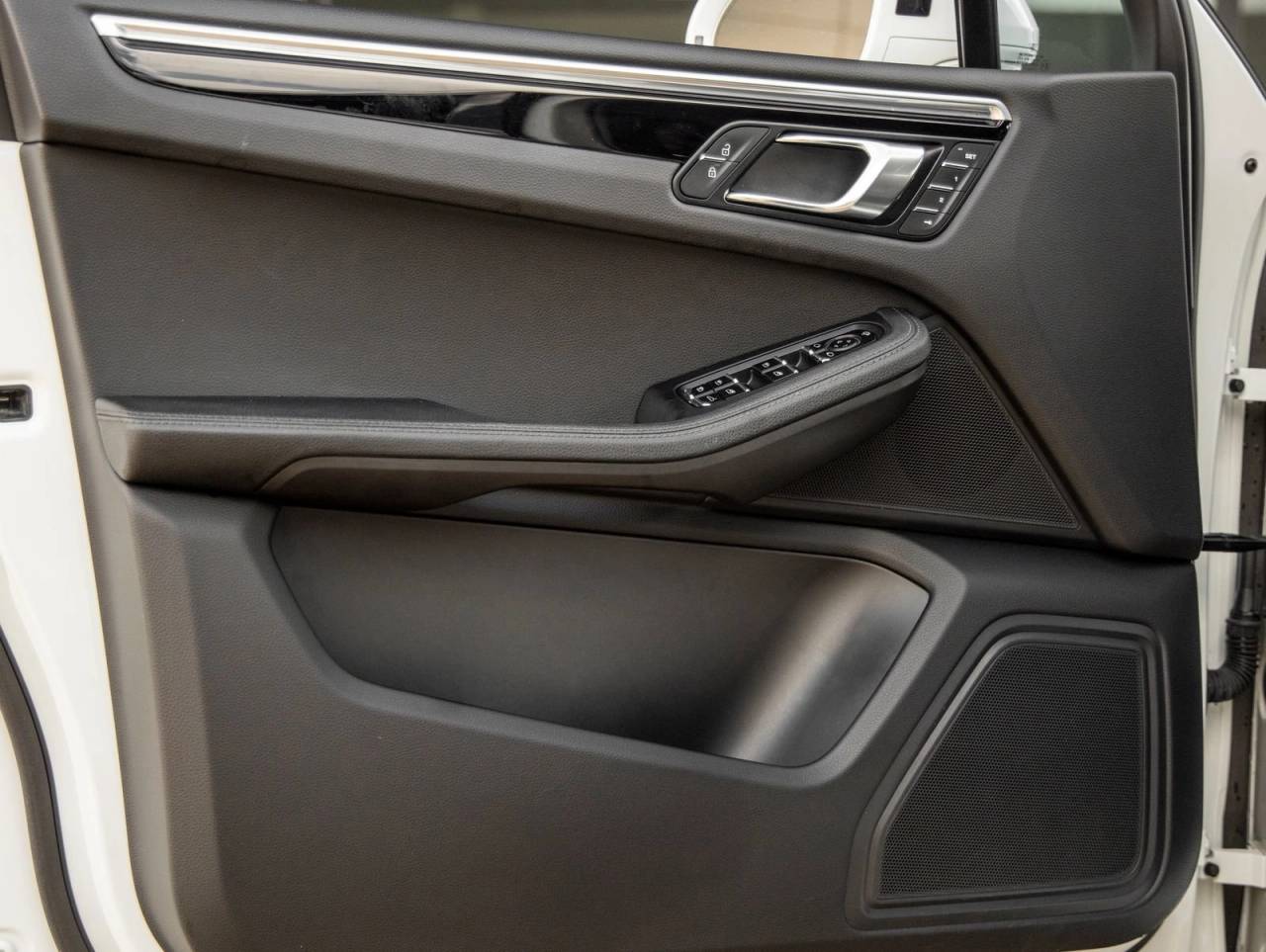 2023 Porsche Macan Macan