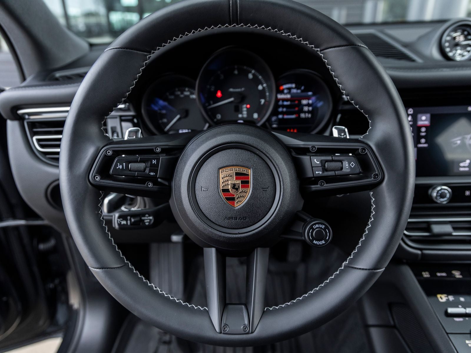 2025 Porsche Macan T
