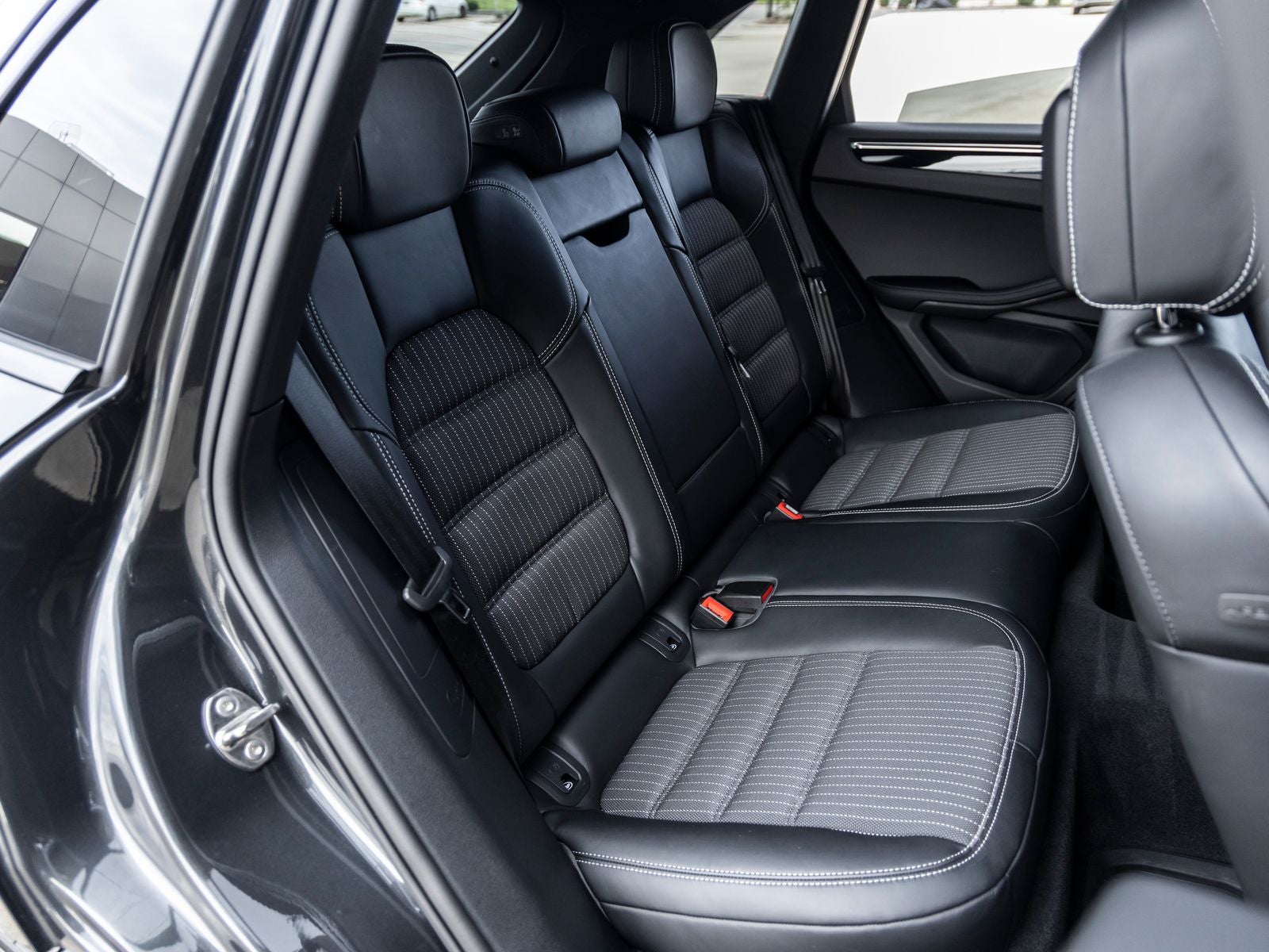 2025 Porsche Macan T
