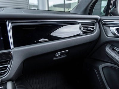 2025 Porsche Macan Macan T