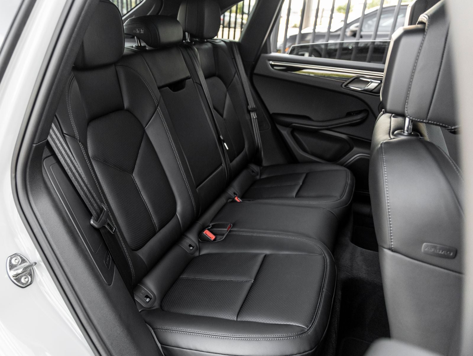 2025 Porsche Macan AWD