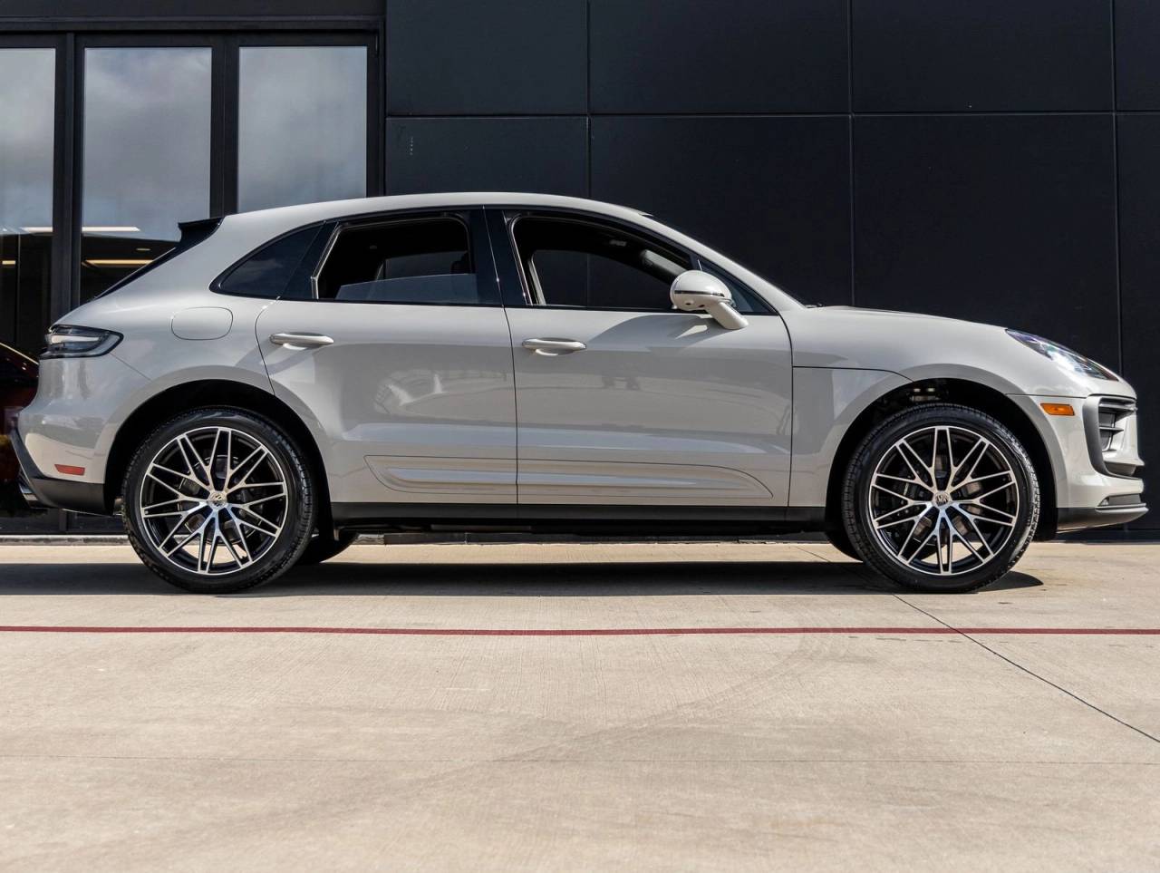 2025 Porsche Macan AWD