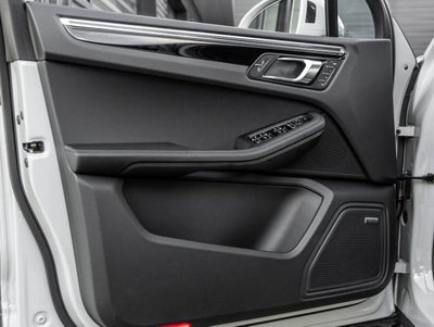 2025 Porsche Macan AWD