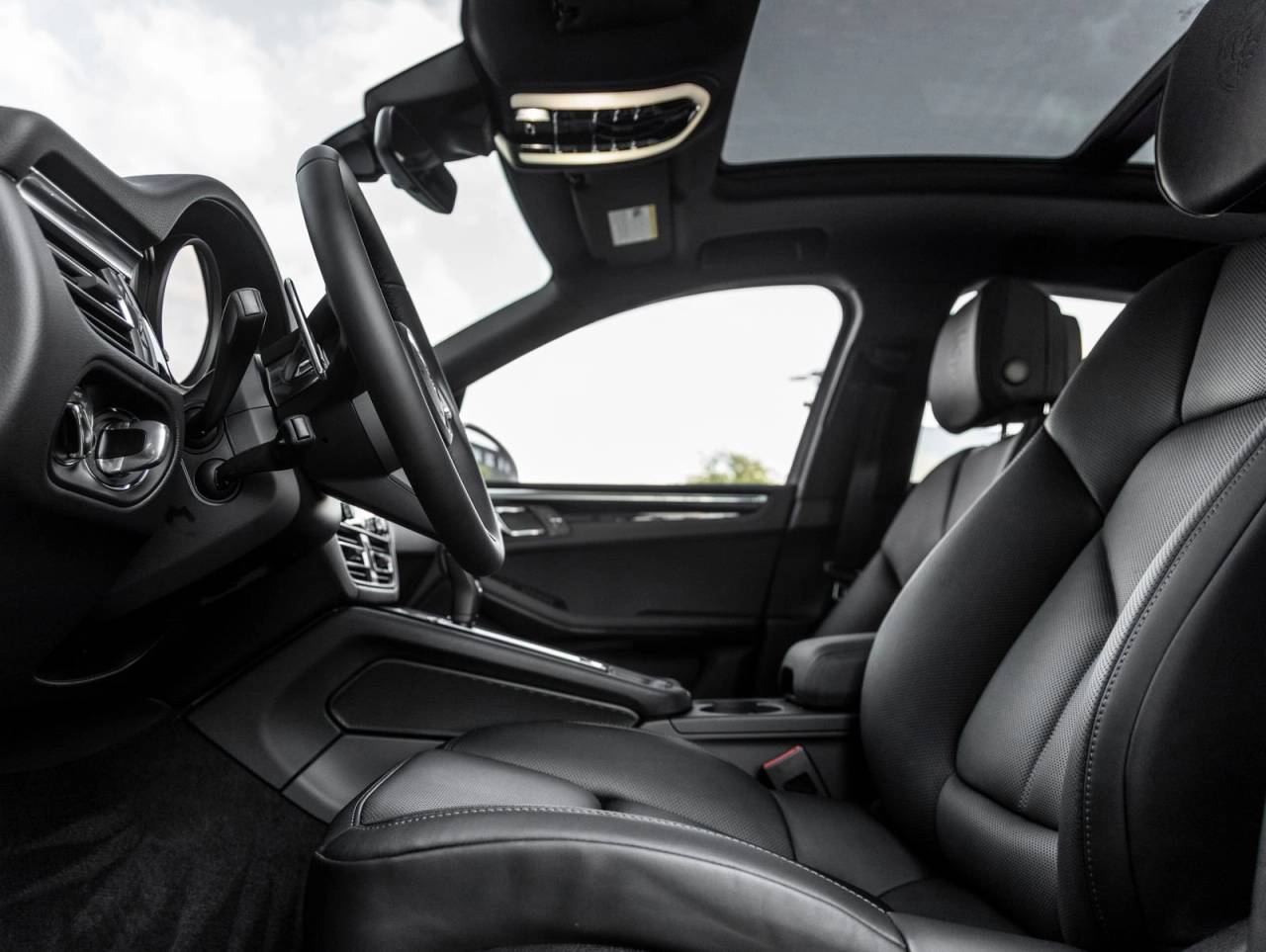 2025 Porsche Macan AWD