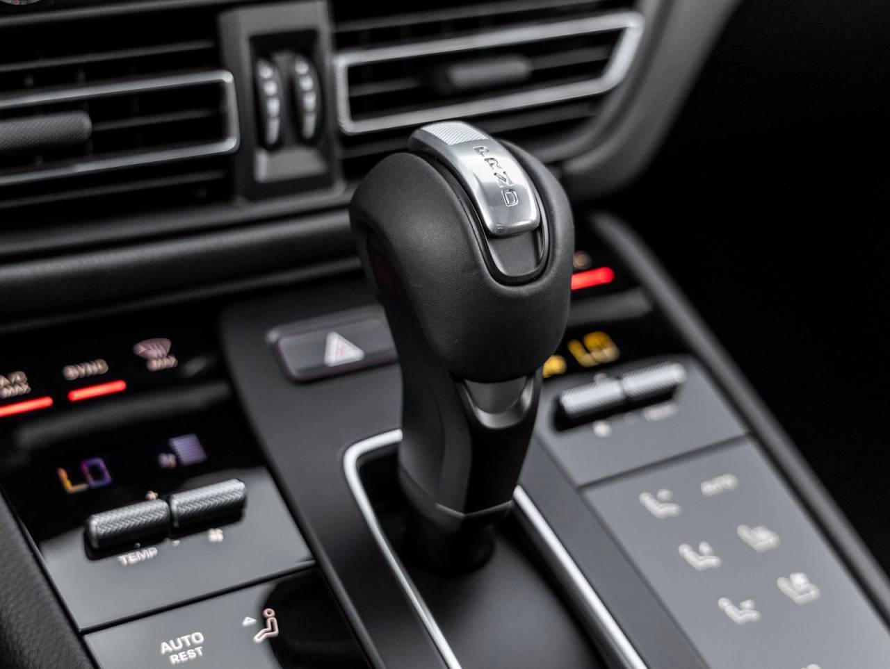 2025 Porsche Macan AWD