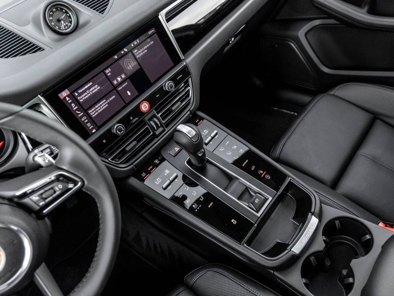 2025 Porsche Macan AWD
