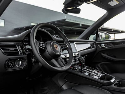 2025 Porsche Macan AWD