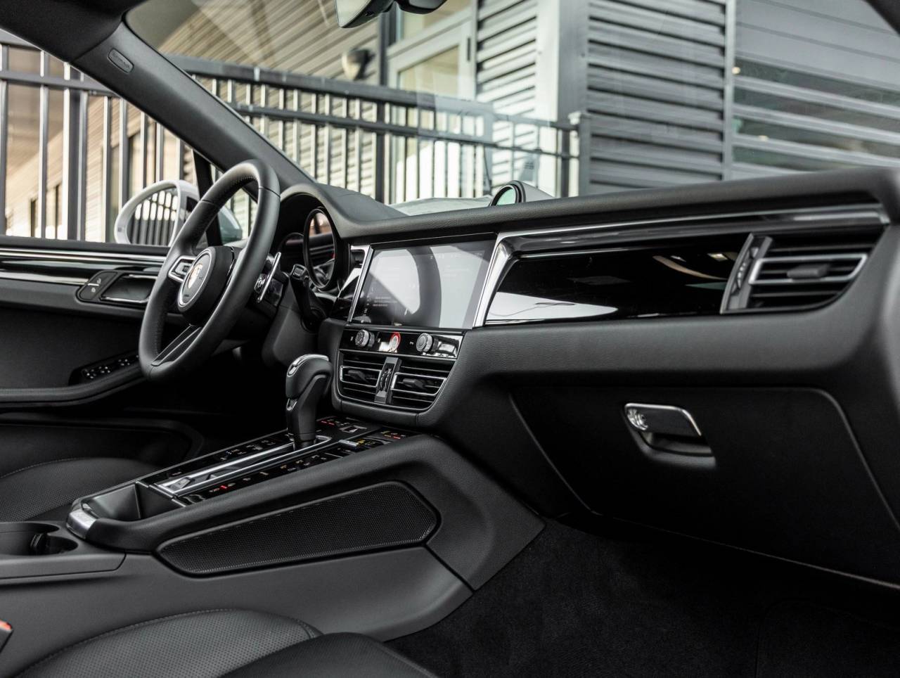 2025 Porsche Macan AWD