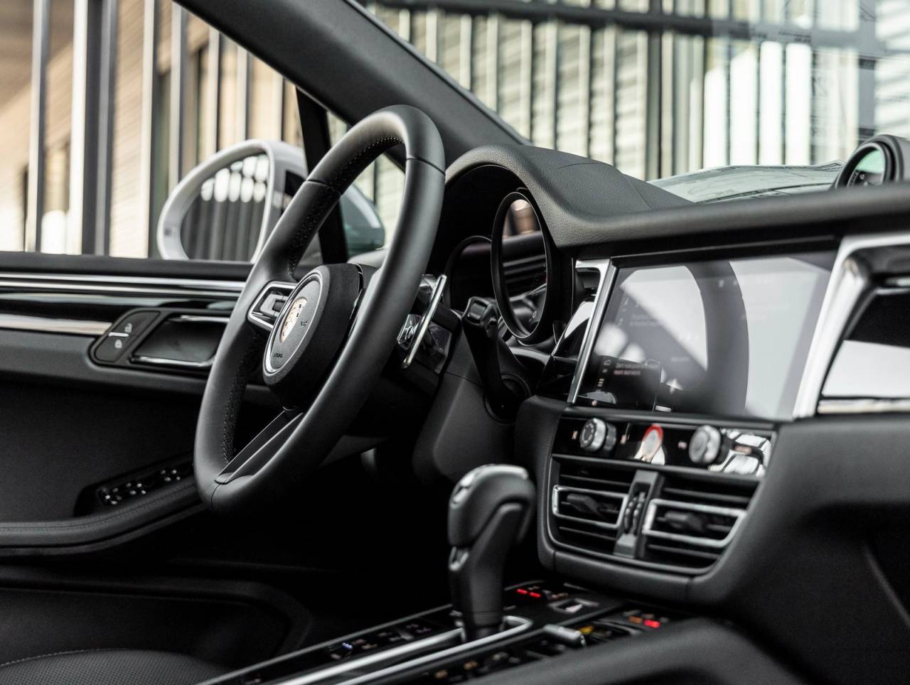 2025 Porsche Macan AWD