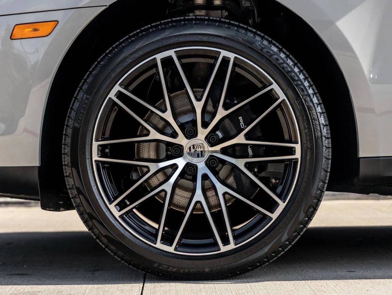 2025 Porsche Macan AWD