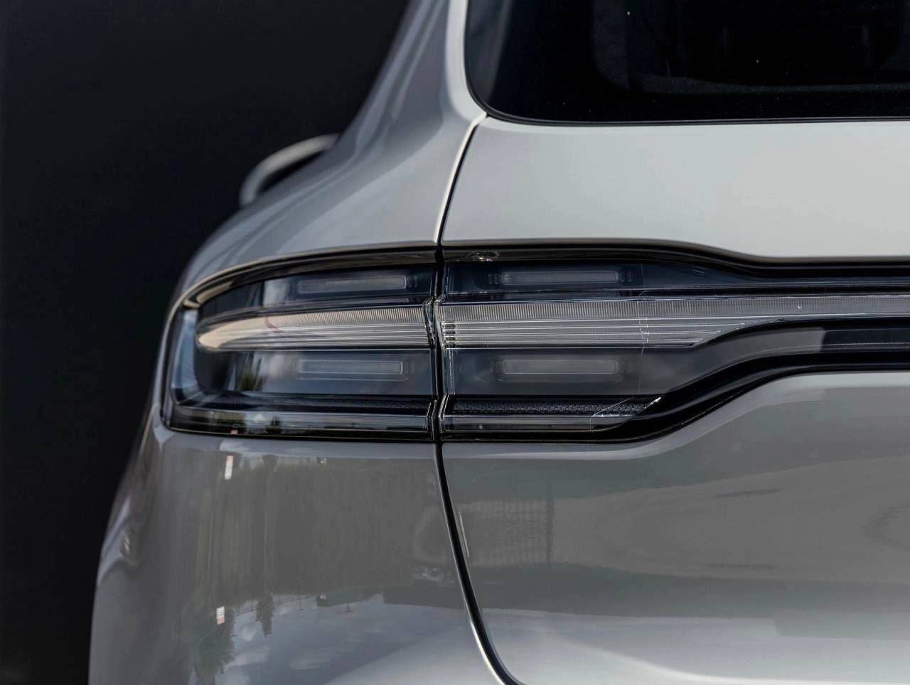 2025 Porsche Macan AWD