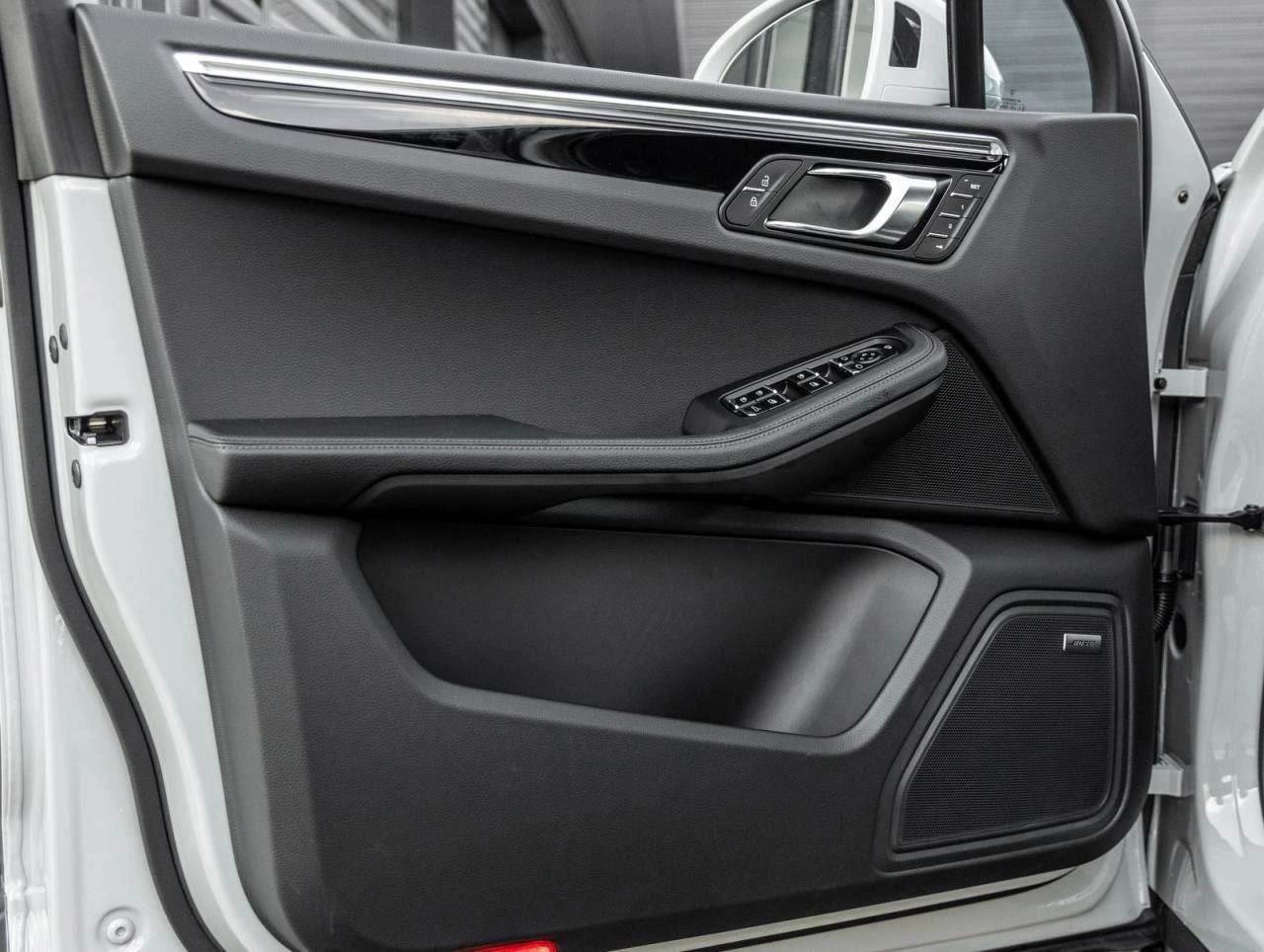 2025 Porsche Macan AWD