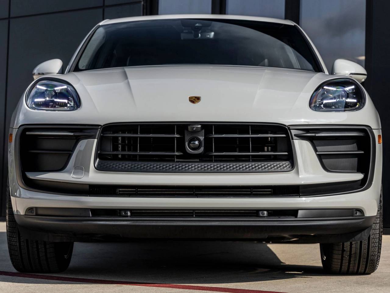 2025 Porsche Macan AWD