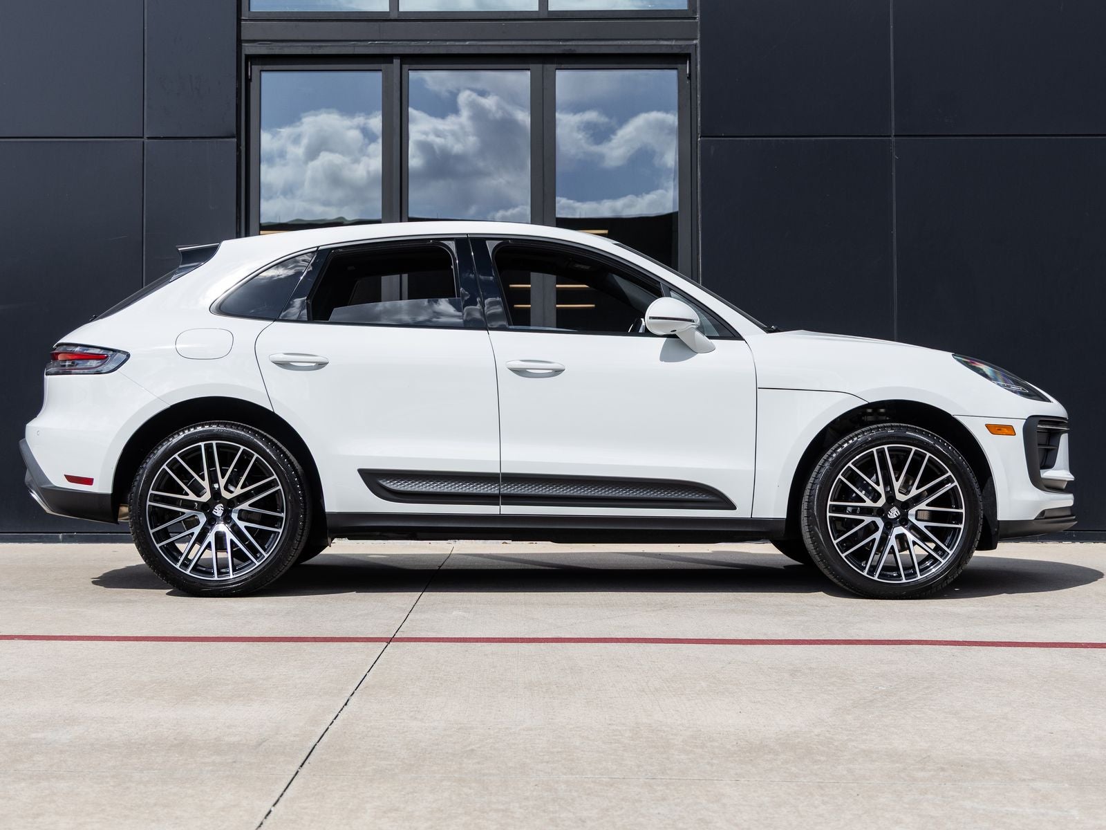 2026 Porsche Macan AWD