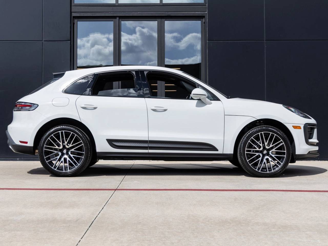 2026 Porsche Macan AWD